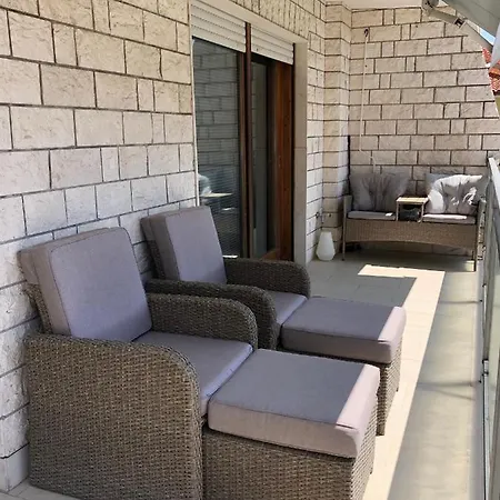 With Balcony - Near And Town Center Apartment Omis