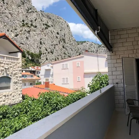 With Balcony - Near And Town Center Apartment *