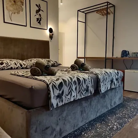 With Balcony - Near And Town Center * Omis