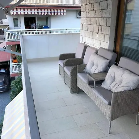 With Balcony - Near And Town Center Διαμέρισμα *