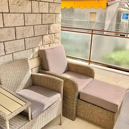 With Balcony - Near And Town Center Διαμέρισμα Omiš